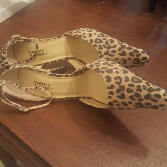 Shoes - Picture 3 of 4